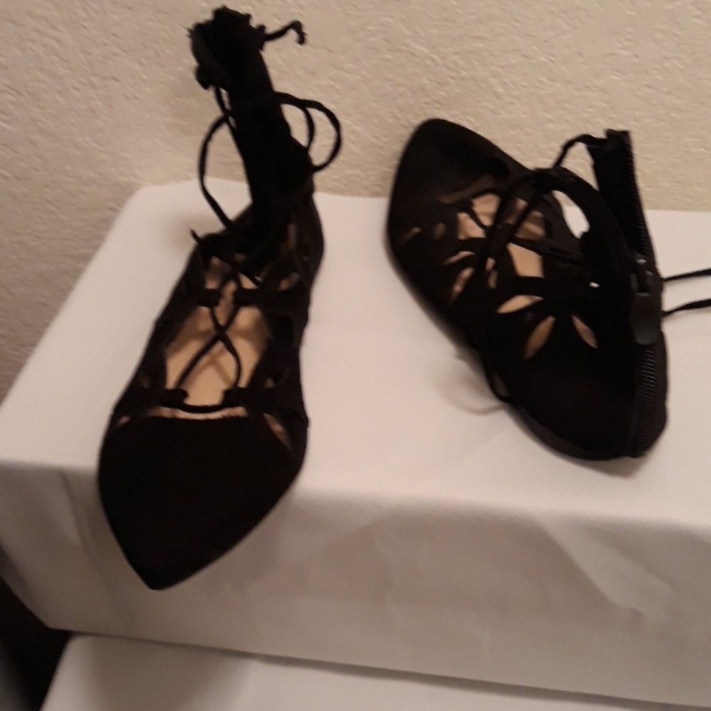 Ankle wrap flats